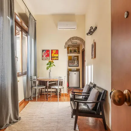 Piazza Navona Penthouse Apartment *