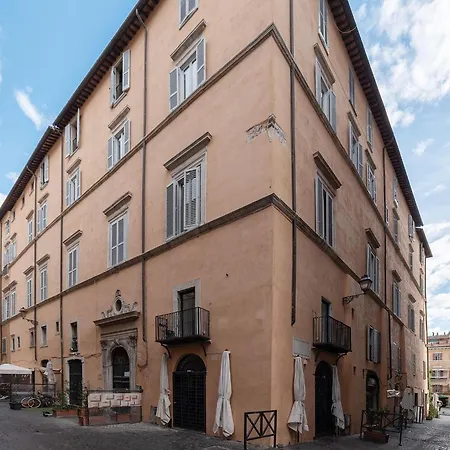 Piazza Navona Penthouse Apartment *